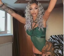 Larissa big butt😏 and loves to party 🥳🥂