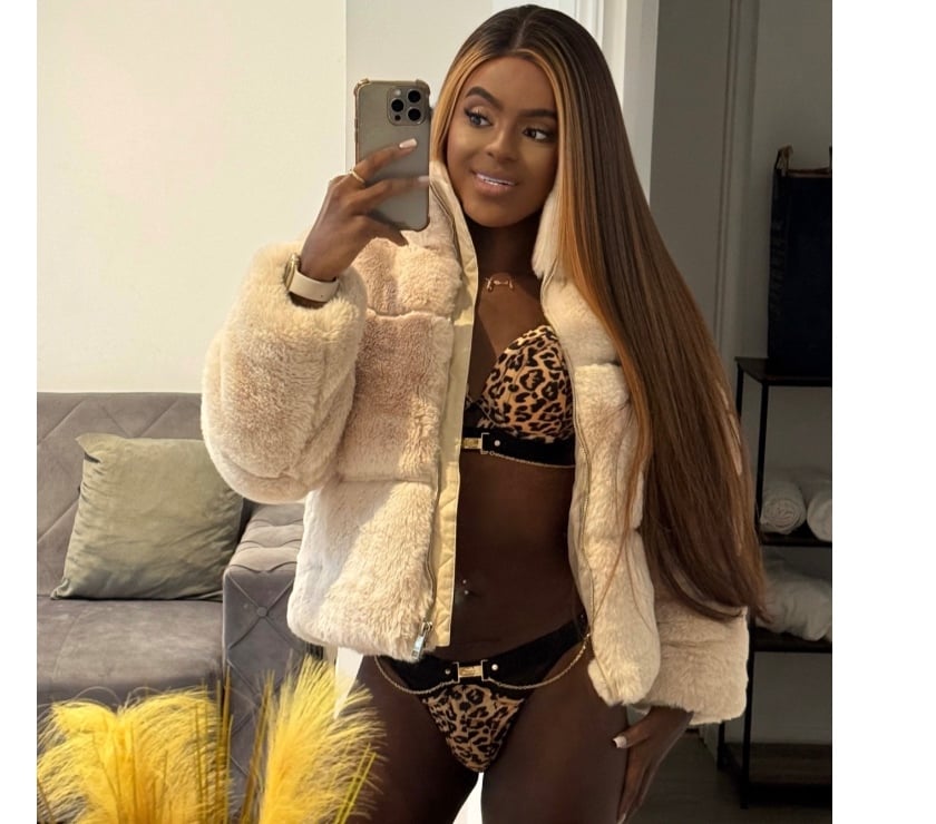 AGATHA HOT EBONY XL IN THE CITY!!