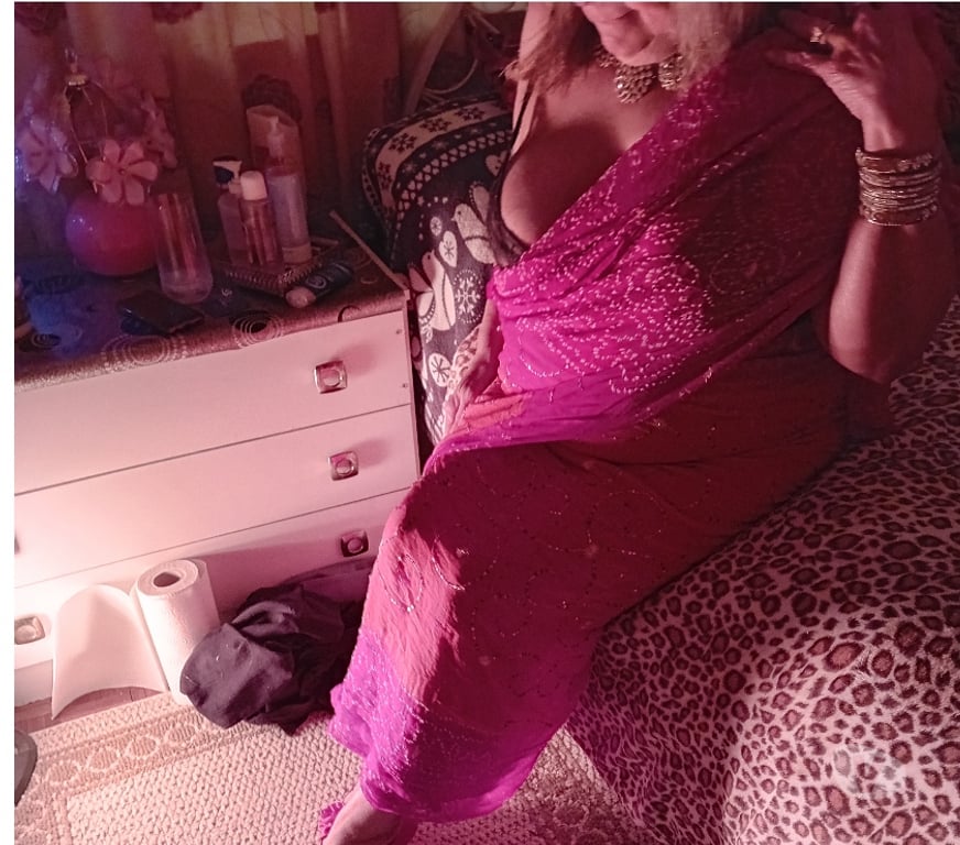 Escorts South West London Richmond upon Thames - Photos for MATURE INDIAN lady Ria.