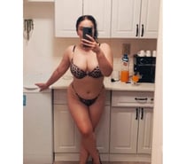 Hello, I'm Roberta now in Party City😘😘