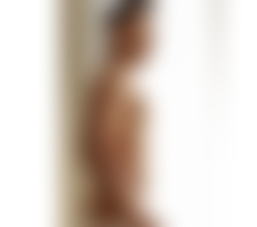 Photos for Brazilian brunette, big, available for top massage.