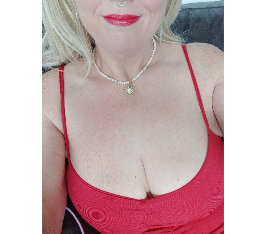 Adult Entertainment Merseyside Liverpool - Photos for Housewife hairy blonde MILF £15 for 5 min 074380831083