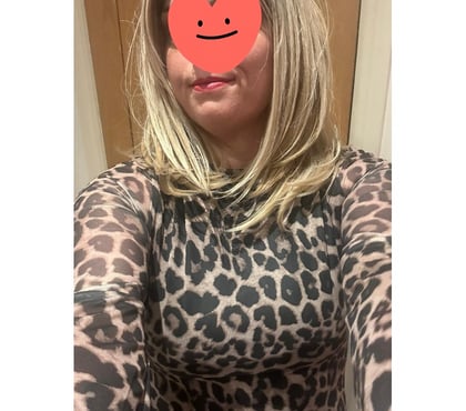 Photos for 40 yr old blonde MILF £15 for 5 min 07438831083