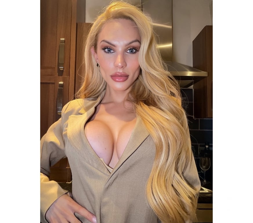 Trans Escorts South West London Battersea - South West London - Photos for TS𝐆𝐈𝐑𝐋 𝐍𝐄𝐗𝐓 𝐃𝐎𝐎𝐑🔥