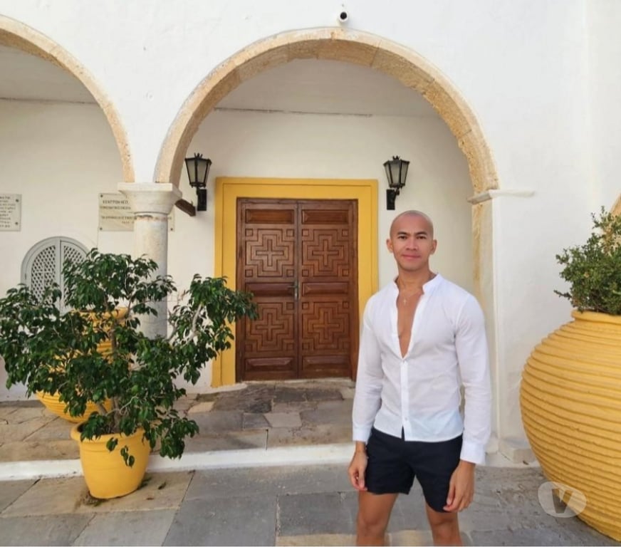 Escorts East London Aldgate East Station - East London - Photos for Gay Massage Relaxing