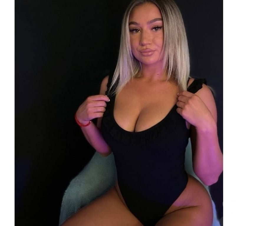 Escorts West Sussex Crawley - Photos for NEW YOUNG LADY🥰PARTY GIRLS🥂OUTCALL ONLY