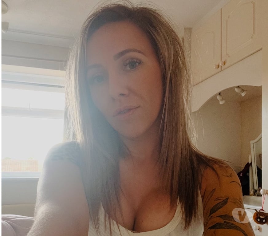 Adult Entertainment South East London Selhurst - South East London - Photos for Slim,green eyes ,busty and confident, love to chat!