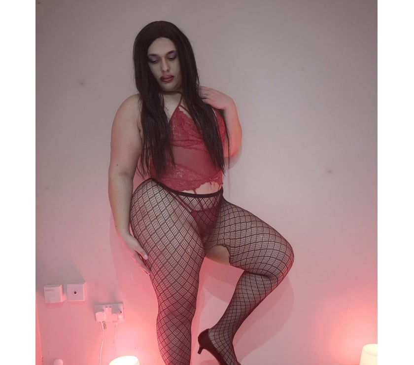 Laura TRANSGENDER CURVY BODY BIG ASS AVAILABLE