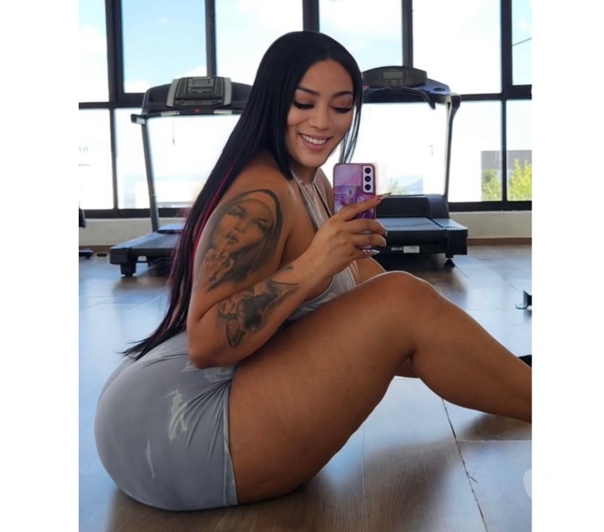 Escorts Hampshire Southampton - Photos for 🥳Sara Latina giant butt🍑