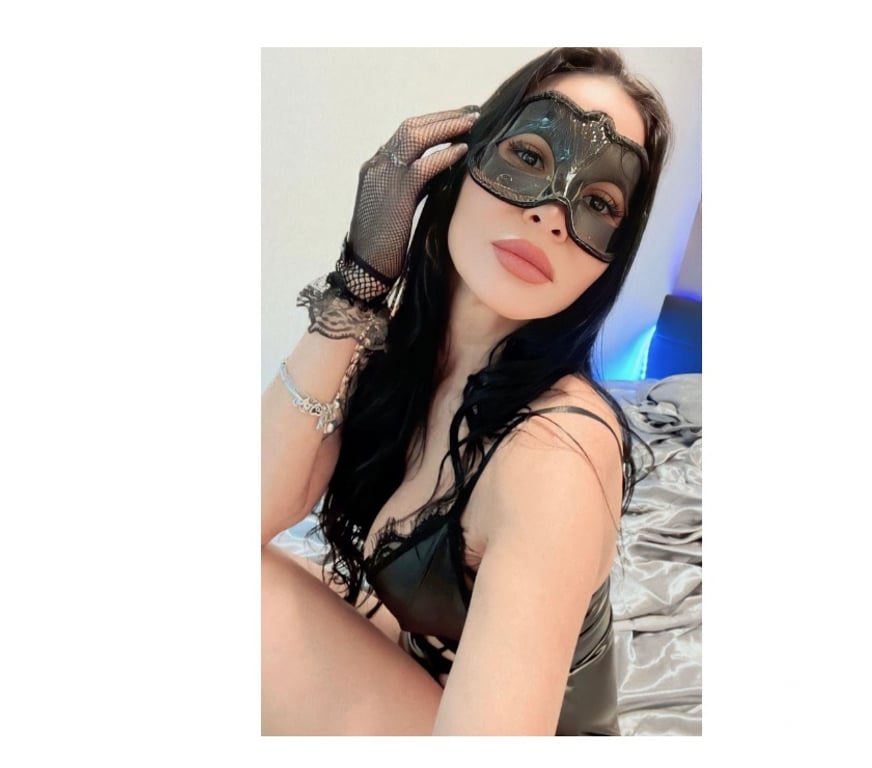 Escorts Buckinghamshire Milton Keynes - Photos for BRUNETTE BIG BOOBS PARTY 🥳