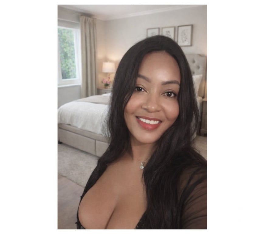 Escorts Surrey Woking - Photos for JULIA 🍑 NEW PARTY GIRL IN TOWN 🍾