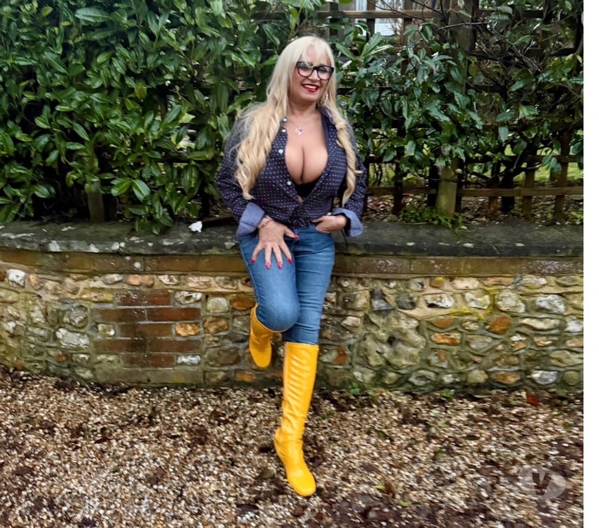 Escorts Essex Colchester - Photos for Mary, a mature and naughty girl.🇧🇷🍾