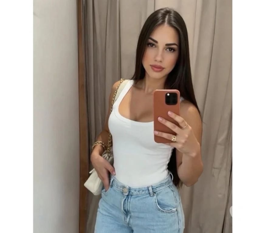 Escorts East London Canning Town - East London - Photos for New in Town VICKKK⭐️Brazilian🇧🇷