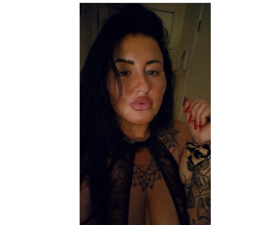 Escorts West Yorkshire Leeds - Photos for Curvy, kinky Yorkshire girl