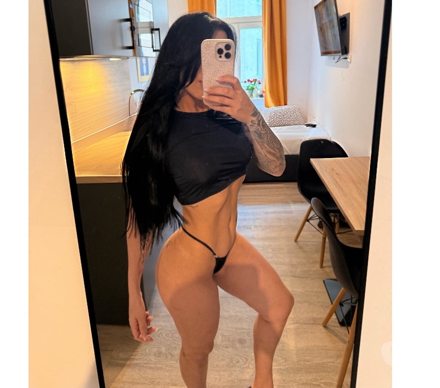 Escorts Slough Slough Town Centre - Slough - Photos for Larissa • Hot nights • Party girl 🔥🍾