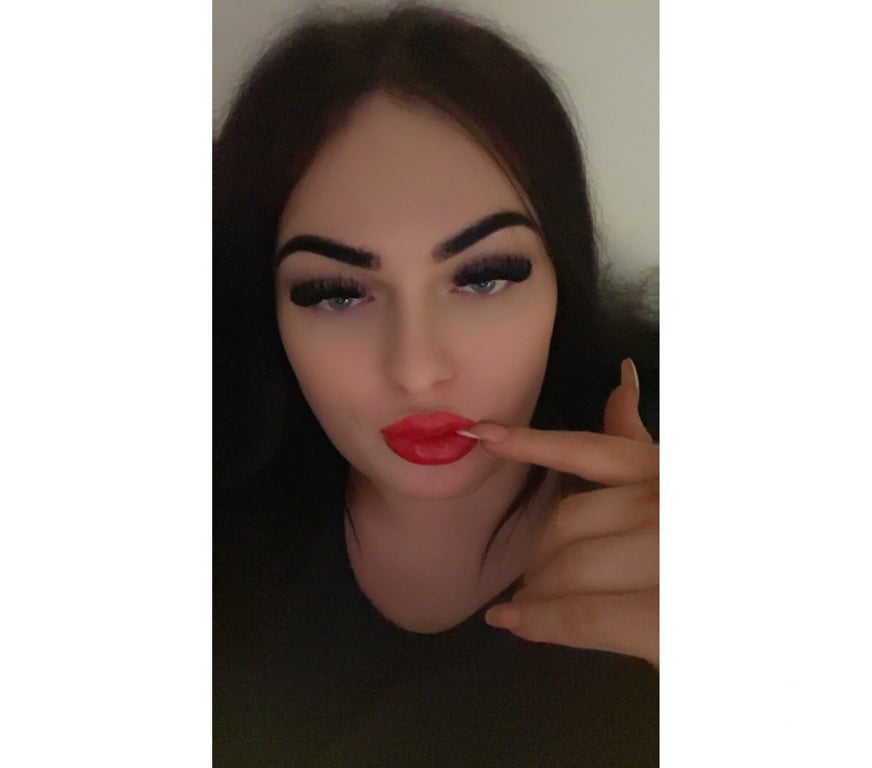 Trans Escorts Ealing Perivale - Ealing - Photos for 7inch Curvy Irish Ts available in Perivale Ealing