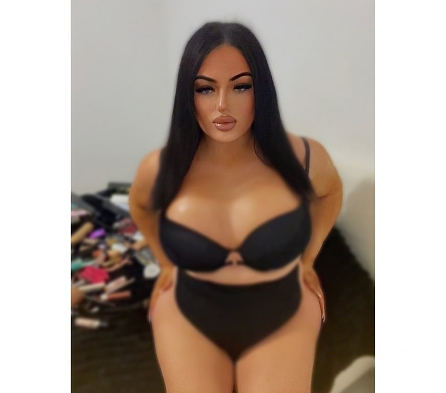 Trans Escorts Ealing Perivale - Ealing - Photos for 7inch Curvy Irish Ts available in Perivale Ealing