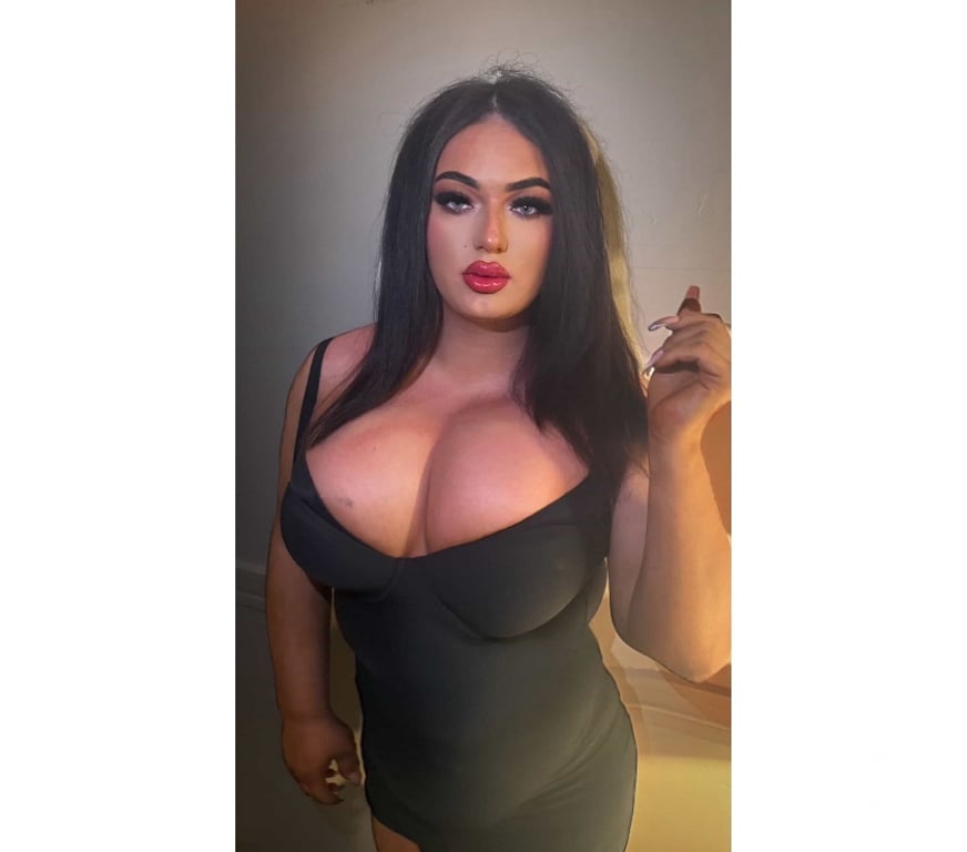 Trans Escorts Ealing Perivale - Ealing - Photos for 7inch Curvy Irish Ts available in Perivale Ealing