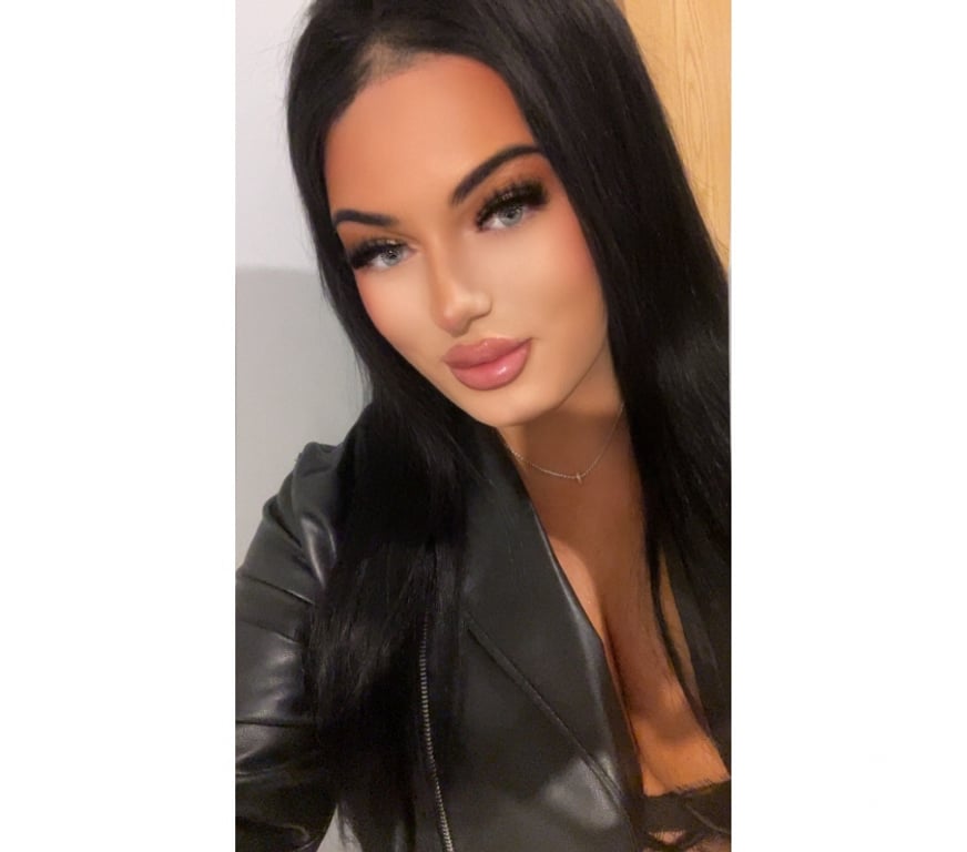 Trans Escorts Ealing Perivale - Ealing - Photos for 7inch curvy Irish Ts in Perivale Ealing