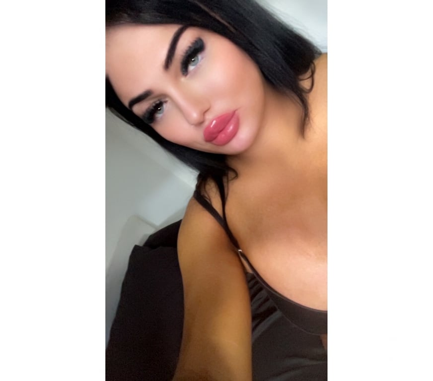 Trans Escorts Ealing Perivale - Ealing - Photos for 7inch Curvy Irish Ts available in Perivale Ealing