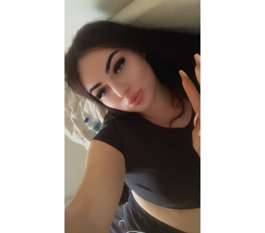 Trans Escorts Ealing Perivale - Ealing - Photos for 7inch Curvy Irish Ts available in Perivale Ealing