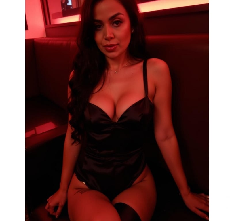 Escorts Surrey Woking - Photos for TANTRIC MASSAGE