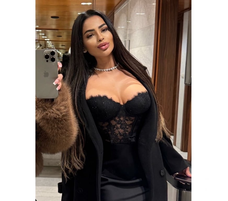 Escorts East London Gants Hill Station - East London - Photos for BRAZILIAN BRUNETTE PARTY GIRL SCARLETT