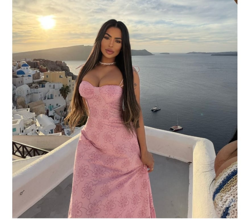 Escorts East London Gants Hill Station - East London - Photos for BRAZILIAN BRUNETTE PARTY GIRL SCARLETT