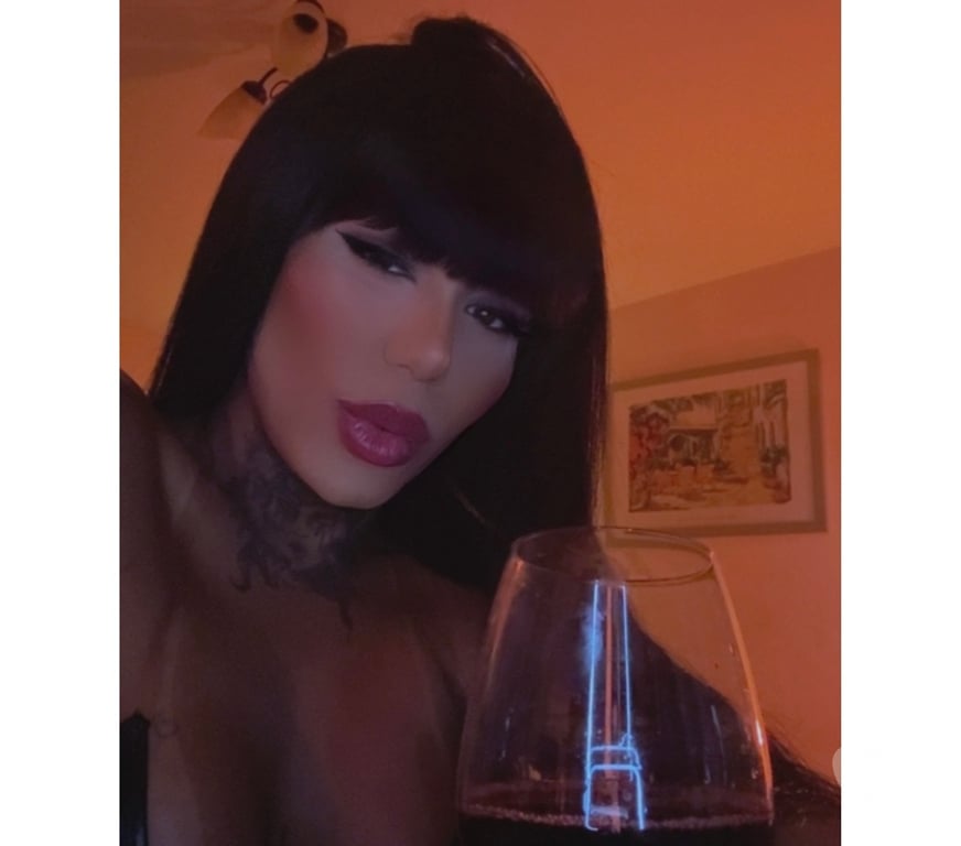 Trans Escorts Hertfordshire Watford - Photos for Nicole ♥️ party🥂 hot Brazilian🇧🇷