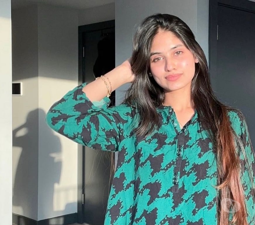 Escorts North London Shoreditch High Street Station - North London - Photos for Elegant & Discreet Companion