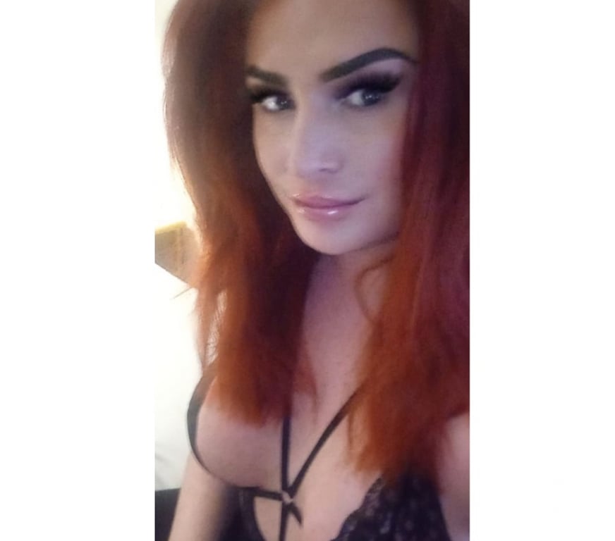 Escorts Ealing Perivale - Ealing - Photos for Sassy curvy redhead party girl