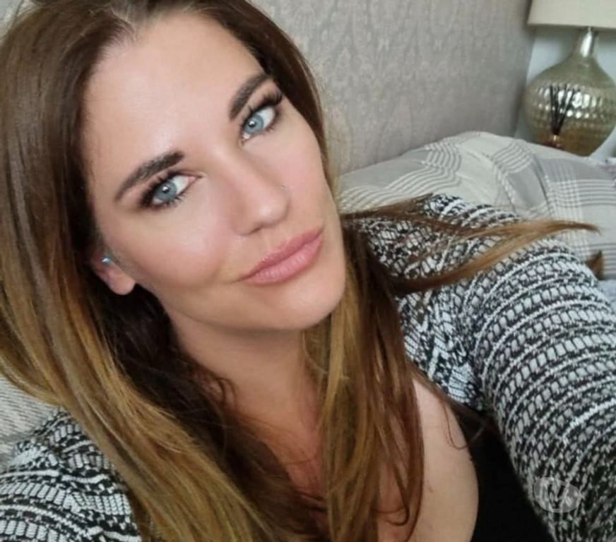 Adult Entertainment West Berkshire Newbury - West Berkshire - Photos for Classy playful brunette. Lots of fun. Good sense of humour