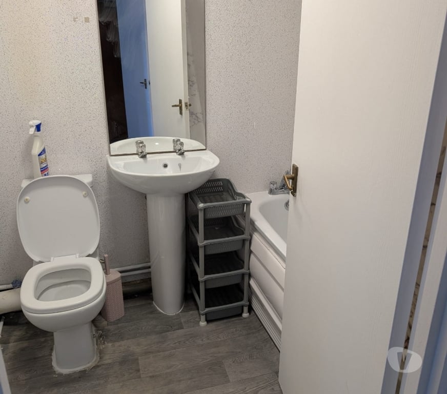 Property to Rent Barking and Dagenham Dagenham - Barking and Dagenham - Photos for Barking & Dagenham RM8 - 2 bed flat unfurnished - £1900 pm