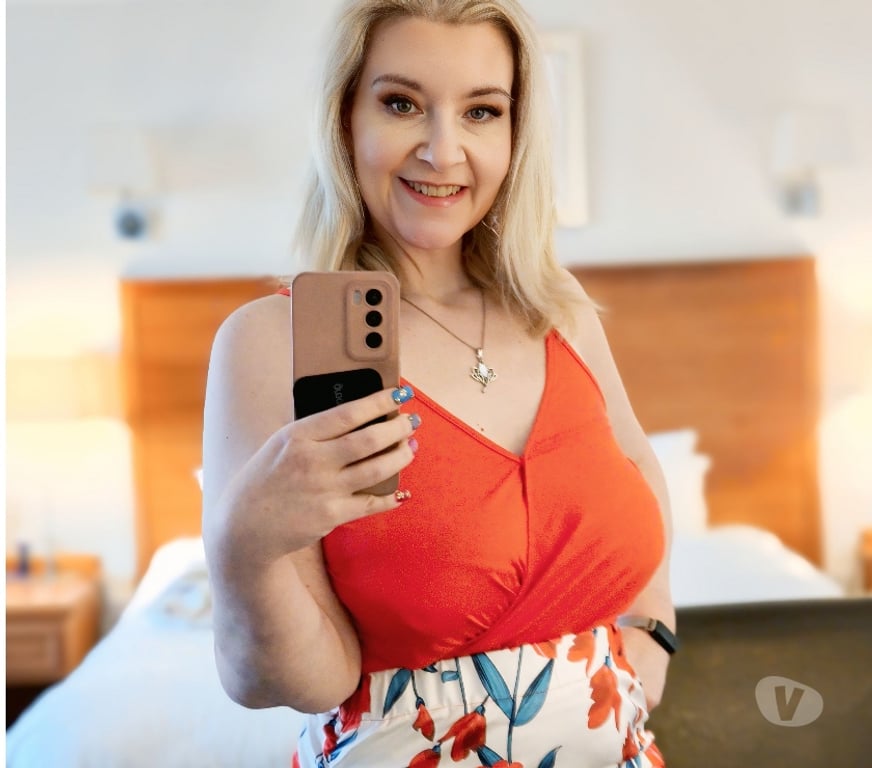 Escorts East London Aldgate Station - East London - Photos for Curvy British MILF AnneMarie - Mature & Sophisticated