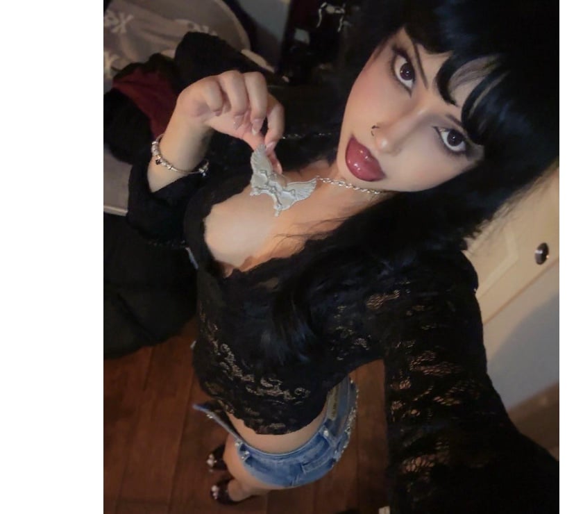 Escorts and Massages Mold Flintshire - Wales - Photos for BIG GIRL IN TOWN AVAILABLE AT YOUR SERVICE 💙