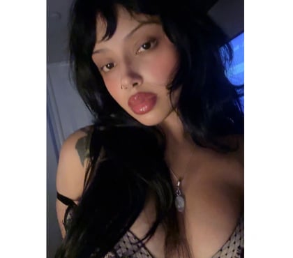 Escorts and Massages Mold Flintshire - Wales - Photos for BIG GIRL IN TOWN AVAILABLE AT YOUR SERVICE 💙