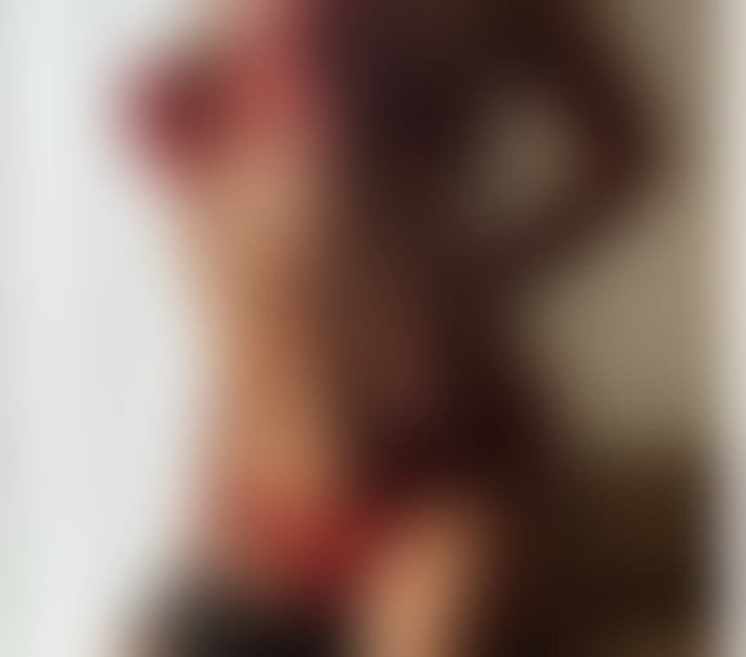 HOT ASS MILF ENGLISH BRUNETTE FOR YOUR PLEASURE