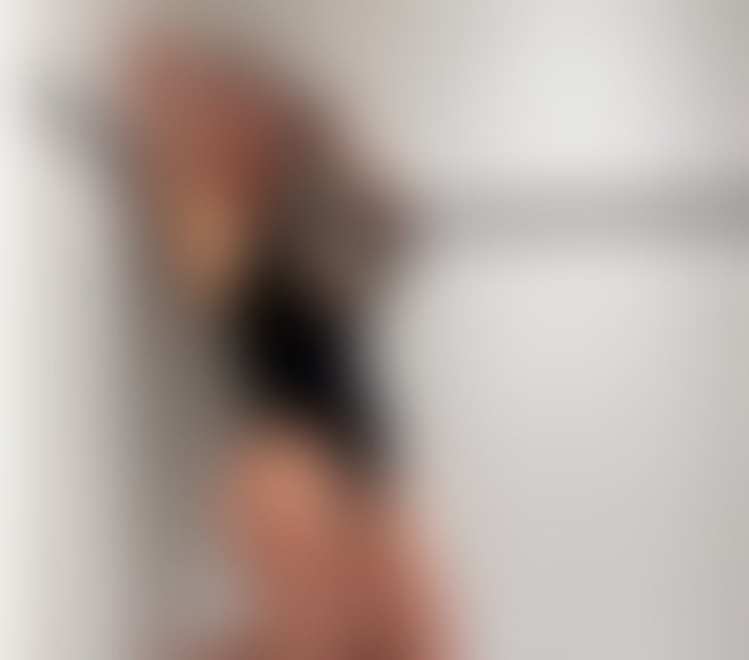 Relaxing and Revitalising Massage by English Sadie!