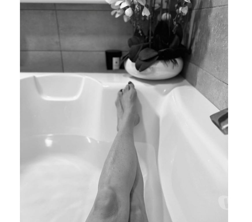 Escorts Surrey Woking - Photos for 💗Milf Lara xx 💗