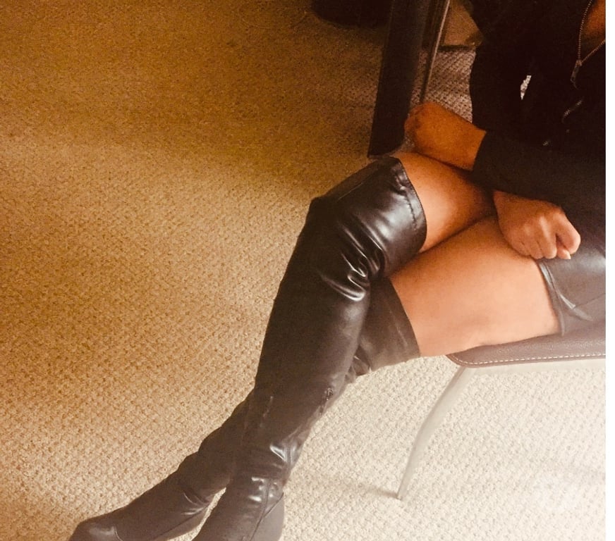 Escorts Hampshire Winchester - Photos for Beautiful Black Escort And Masseuse In Winchester