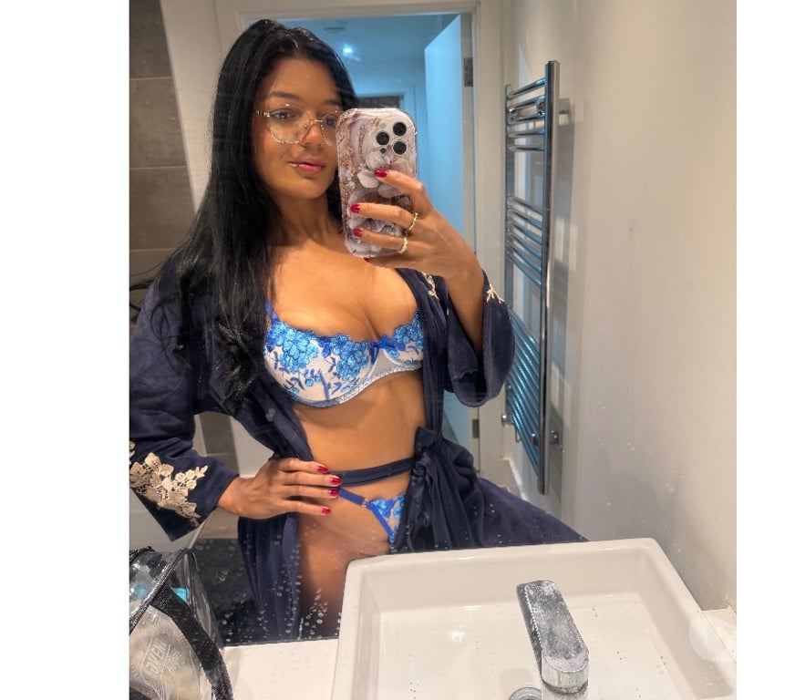 Escorts North West London Willesden Green Station - North West London - Photos for Latina sexy new brunette in town