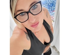 New English temptress rachel