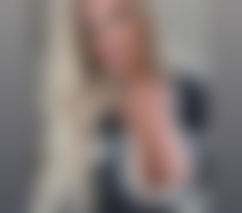 Escorts East London Canary Wharf Station - East London - Photos for 🔥🅱🆄🆂🆃🆈 🅱🅻🅾🅽🅳🅴🔥