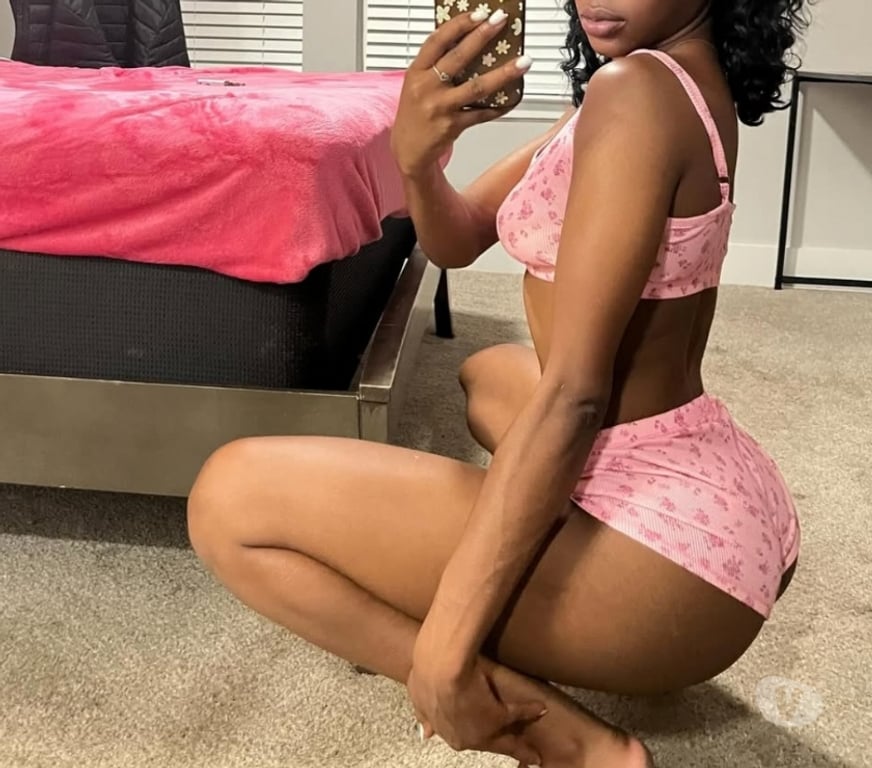 Escorts East London Havering - Photos for AMAZING CURVY YOUNG & PRETTY FIRST TIME