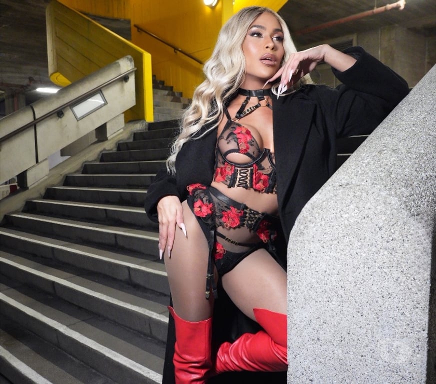 Trans Escorts Surrey Guildford - Photos for Izza Brazilian Ts