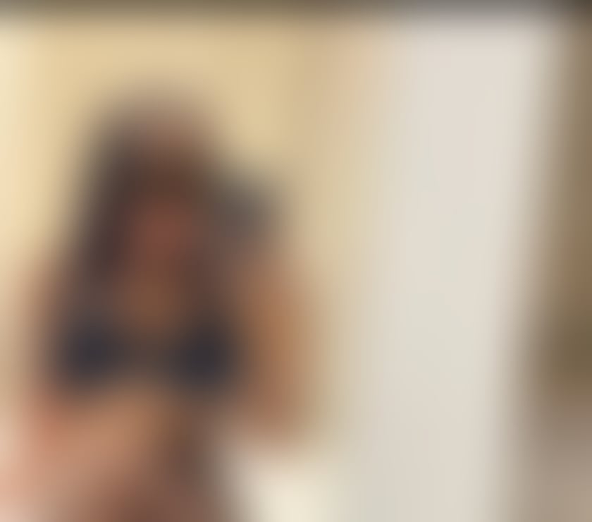 Smiley face and sexy shapes🥰🥰