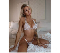 Hello I'm Viola ♥️ blond and blue eyes 👀 😍