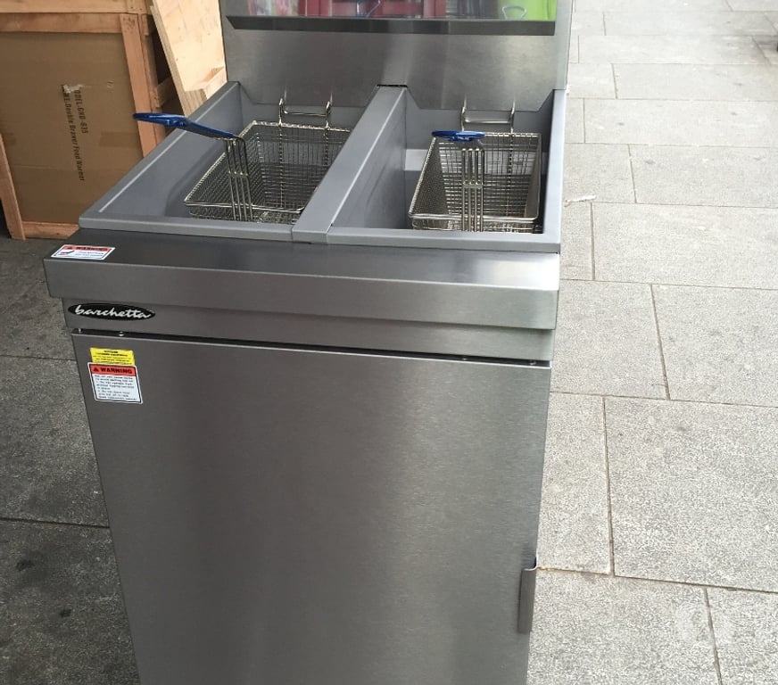 Miscellaneous Essex Thurrock - Essex - Photos for SELLING MY NEW 2 TANK LPG GAS FRYER SUPER WORKING GOOD