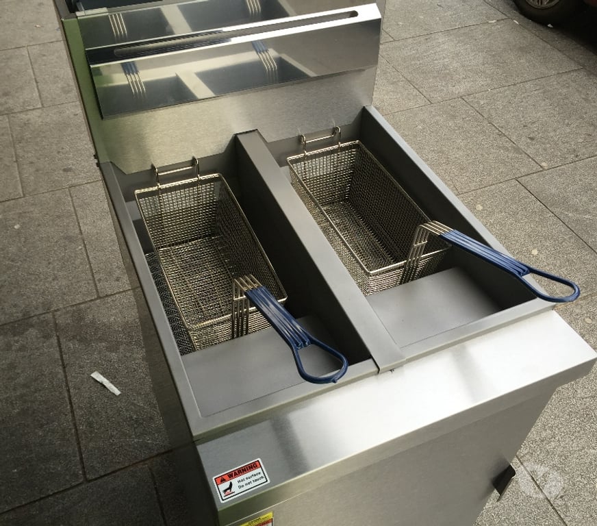 Miscellaneous Essex Thurrock - Essex - Photos for SELLING MY NEW 2 TANK LPG GAS FRYER SUPER WORKING GOOD