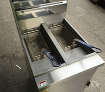 SELLING MY NEW 2 TANK LPG GAS FRYER SUPER WORKING GOOD